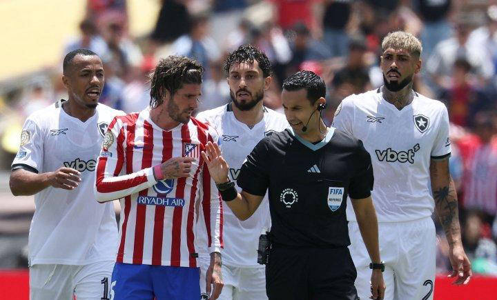 开云综合服务-巴黎圣日耳曼遭遇争议判罚,裁判组回应:执法公正,其中城市中文留言.的简单介绍